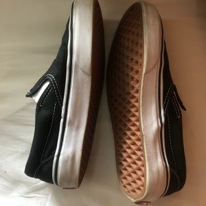 recently bought all black slip on vans🖤
